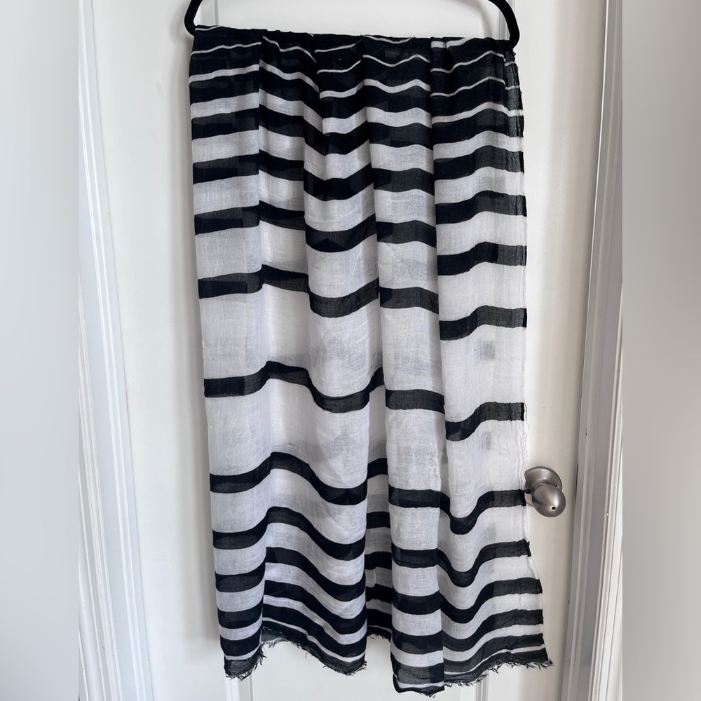 Taroni Elegant Black and White Striped sheer Scarf